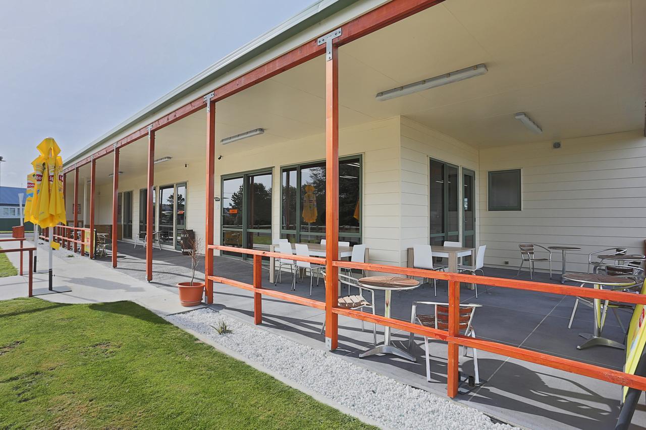 Hotel Tui Base Camp Tuatapere Exterior foto
