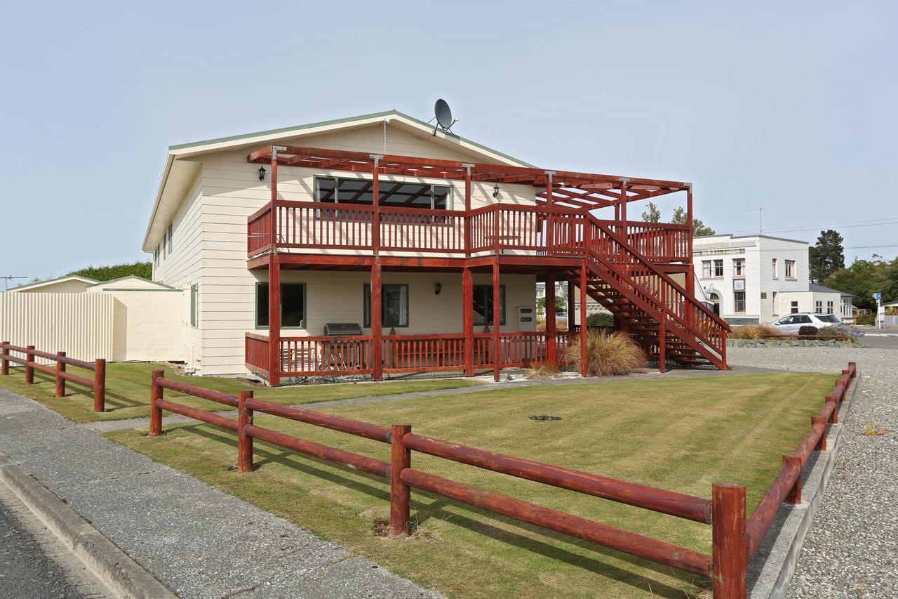 Hotel Tui Base Camp Tuatapere Exterior foto